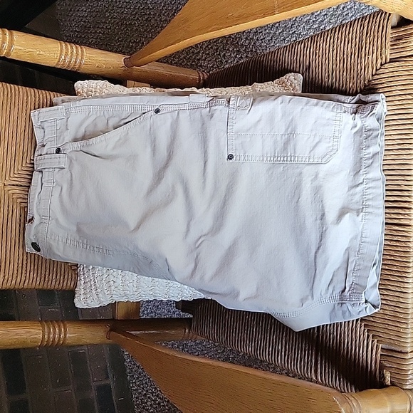 C.E. Schmidt Workwear cargo shorts, tan, size 40 - Picture 5 of 11